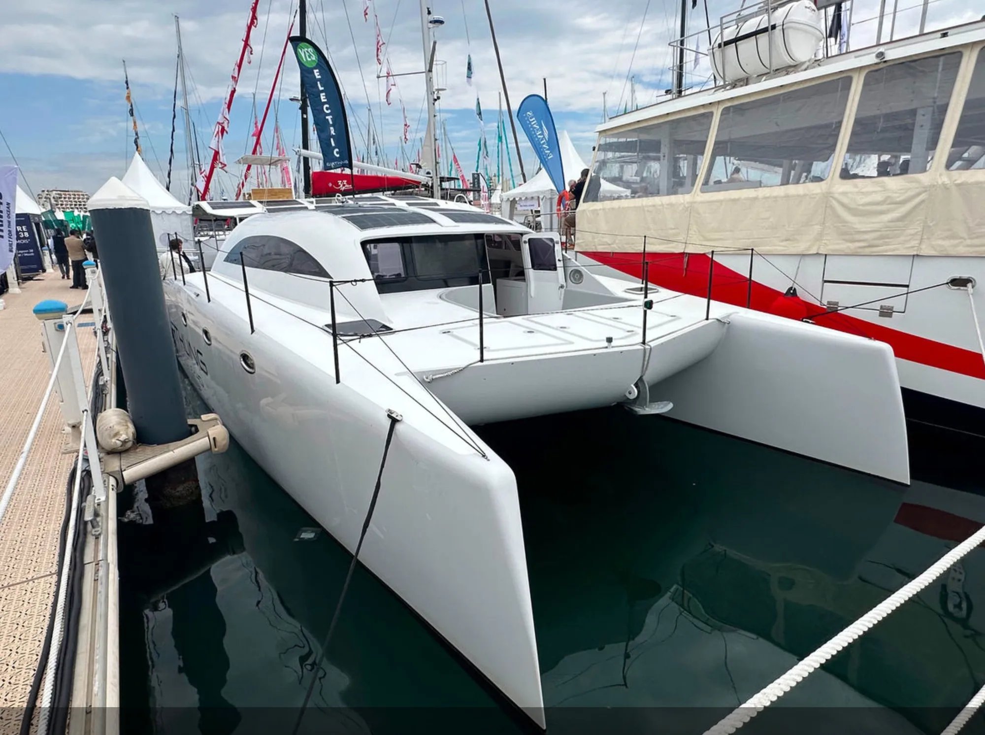 El Earthling E-40 en el Multihull Show 2026: cuando la tecnología sostenible deja a todos sin palabras