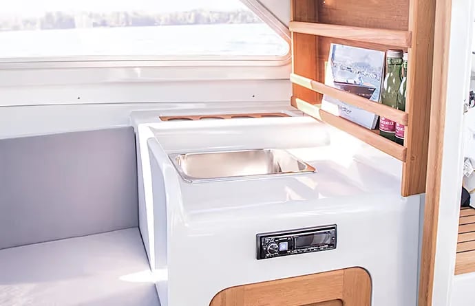 Capriole 700 — interior 3