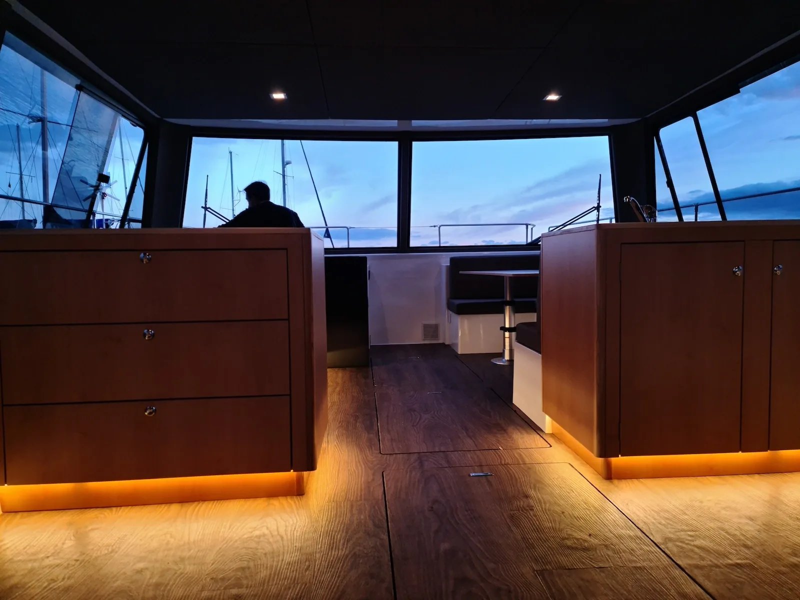 CAT 12.0 Cruise — interior 6