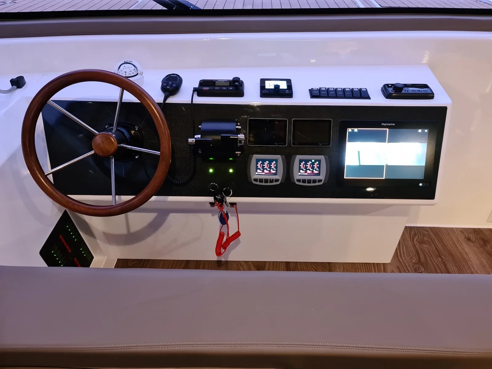 CAT 12.0 Cruise — interior 1