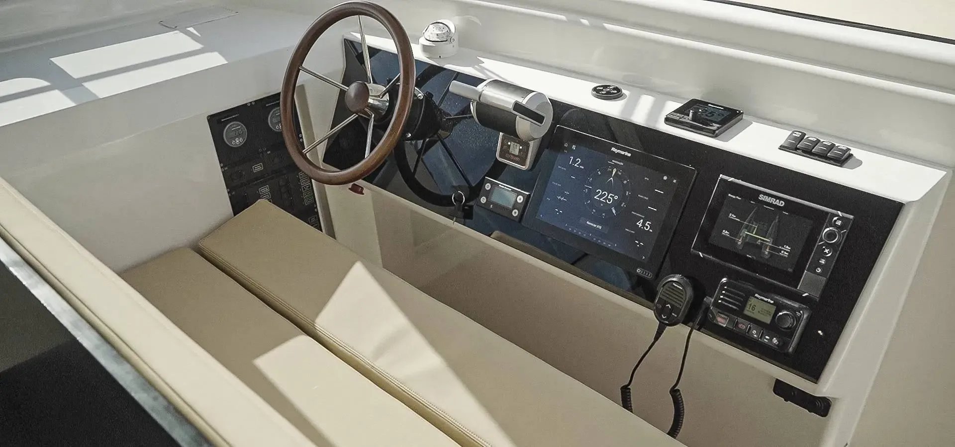 CAT 12.0 Cruise — interior 3