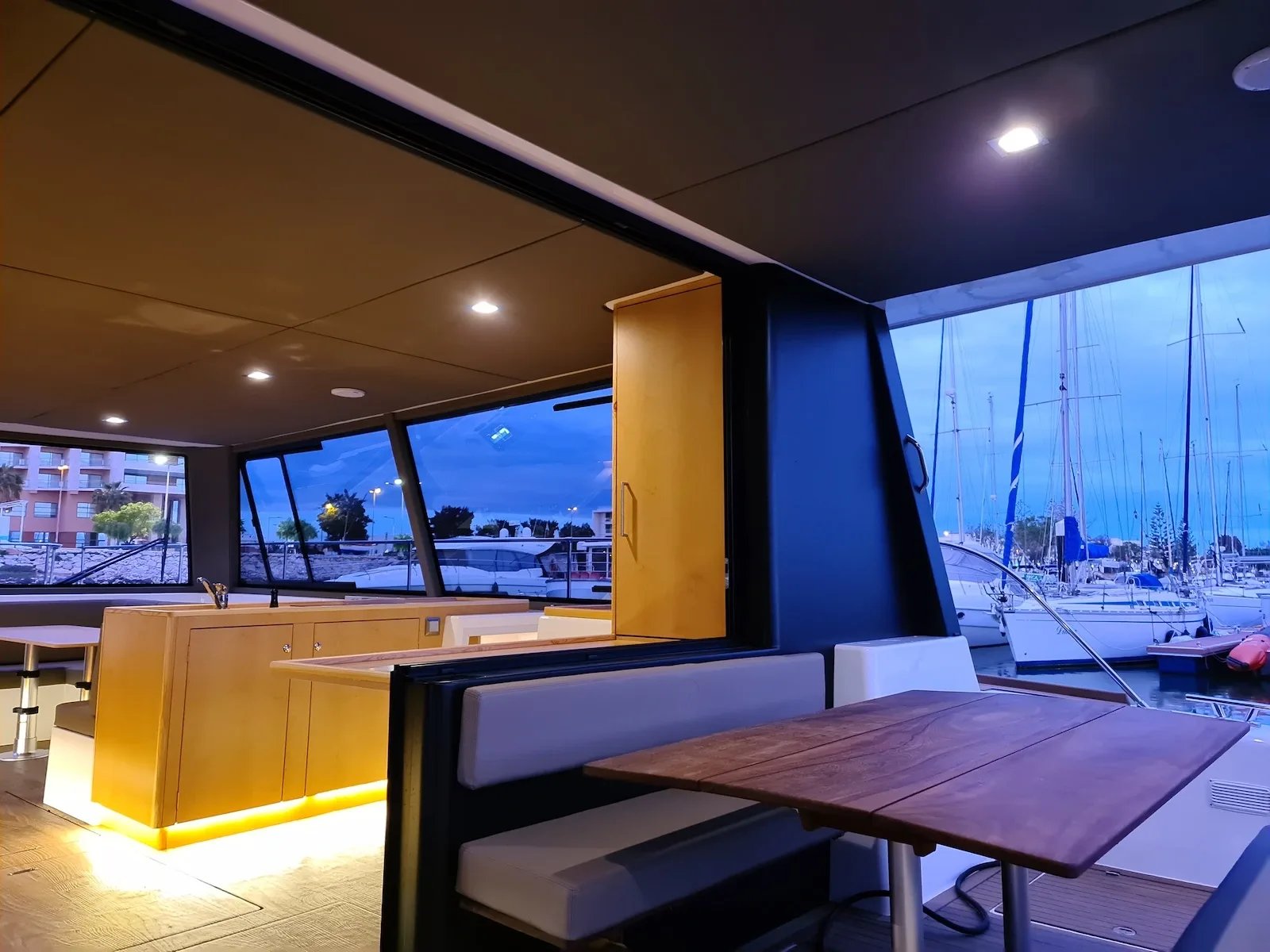 CAT 12.0 Cruise — interior 2