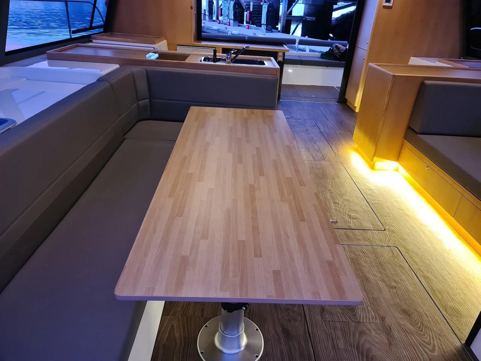CAT 12.0 Cruise — interior 4