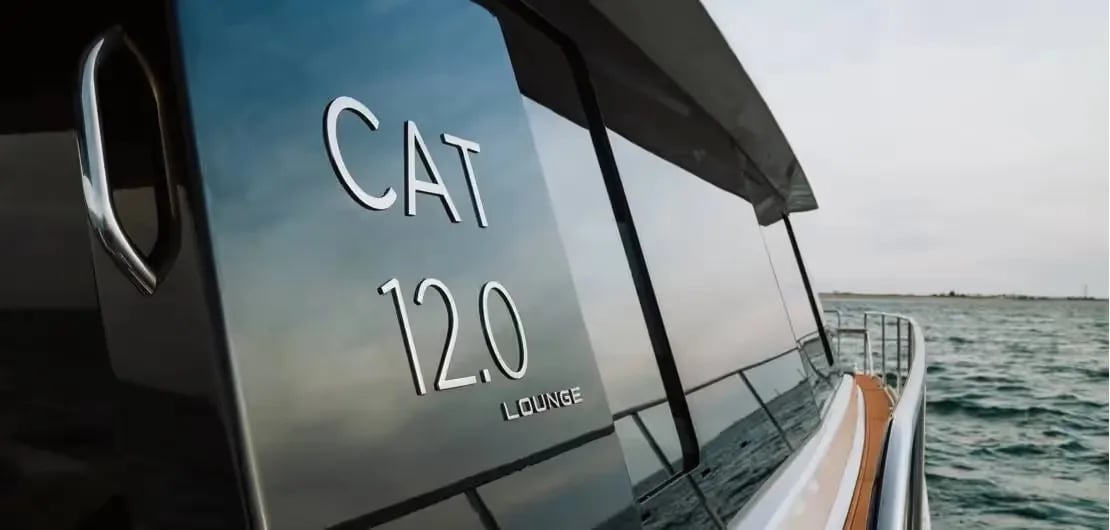 CAT 12.0 Lounge — exterior 3