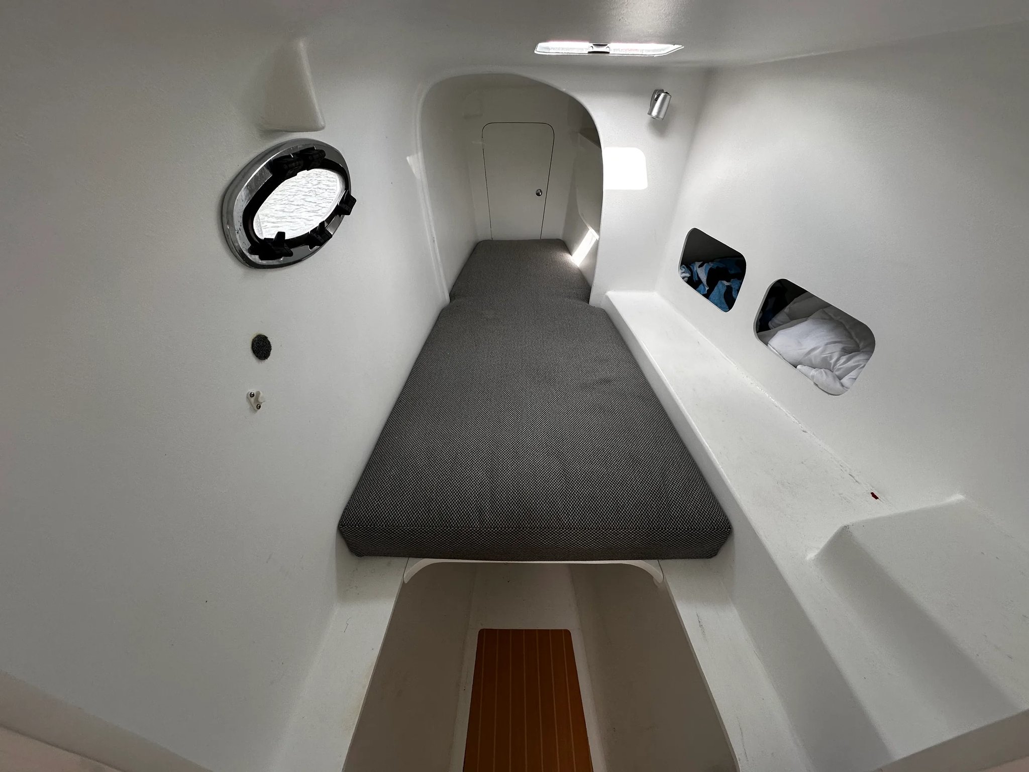 Individual cabin with a single berth.