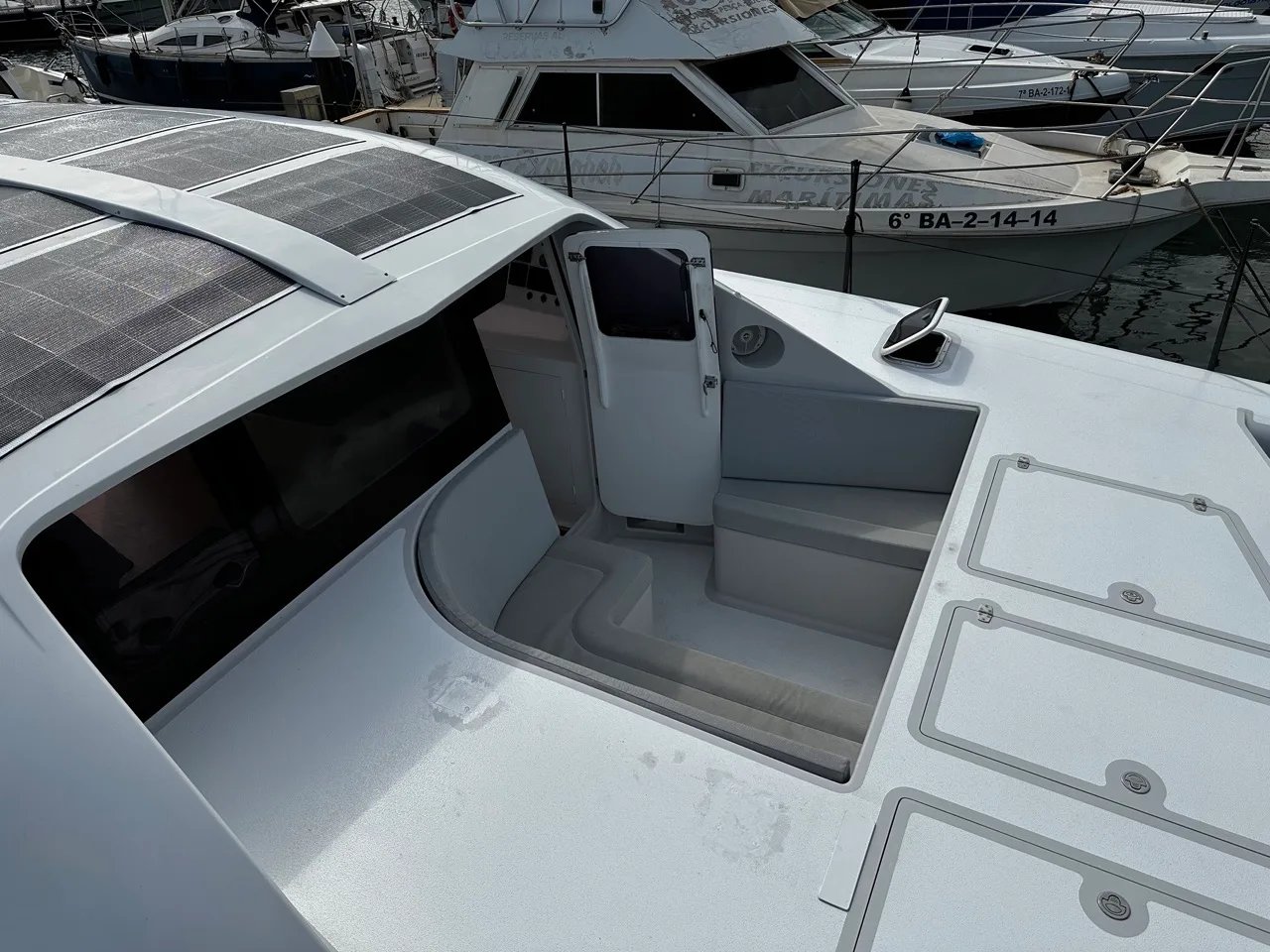 E-40 Power Catamaran — exterior 9