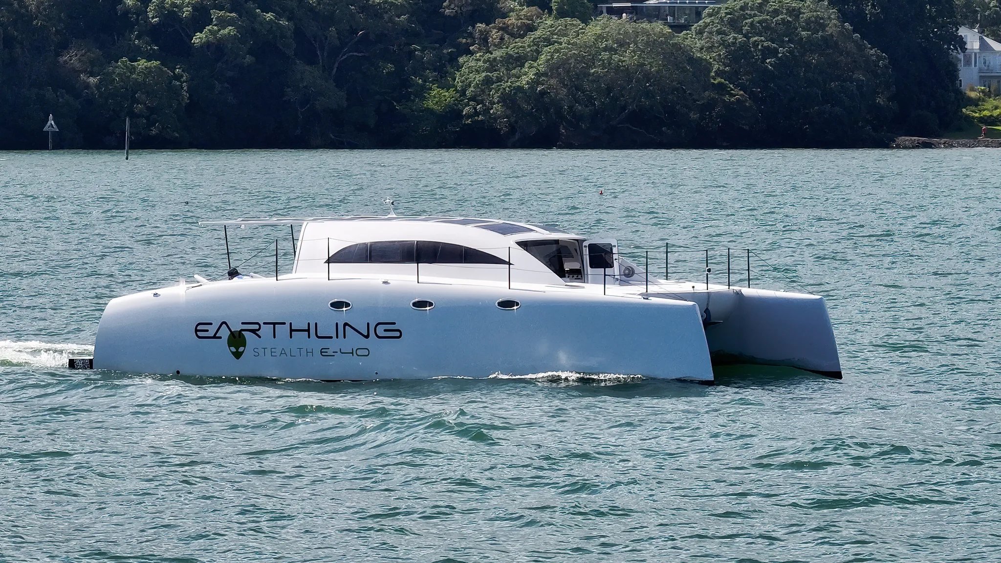 E-40 Power Catamaran — exterior 2