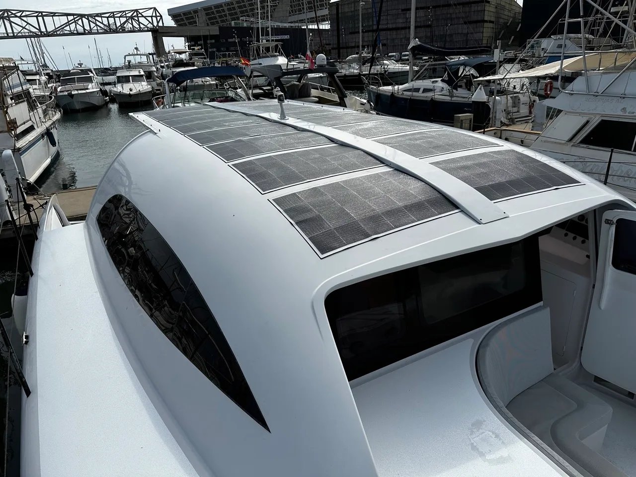 E-40 Power Catamaran — exterior 8