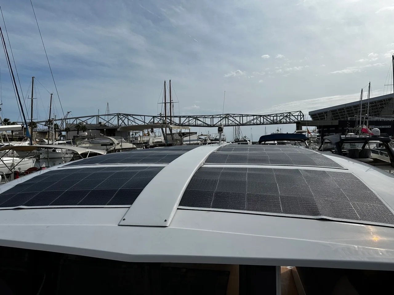 E-40 Power Catamaran — exterior 10