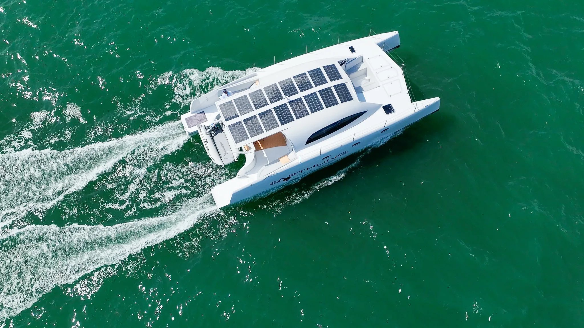E-40 Power Catamaran — exterior 3
