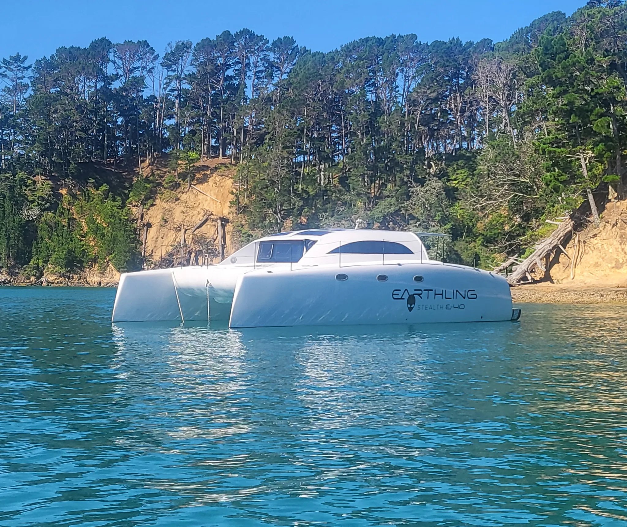 E-40 Power Catamaran — exterior 5