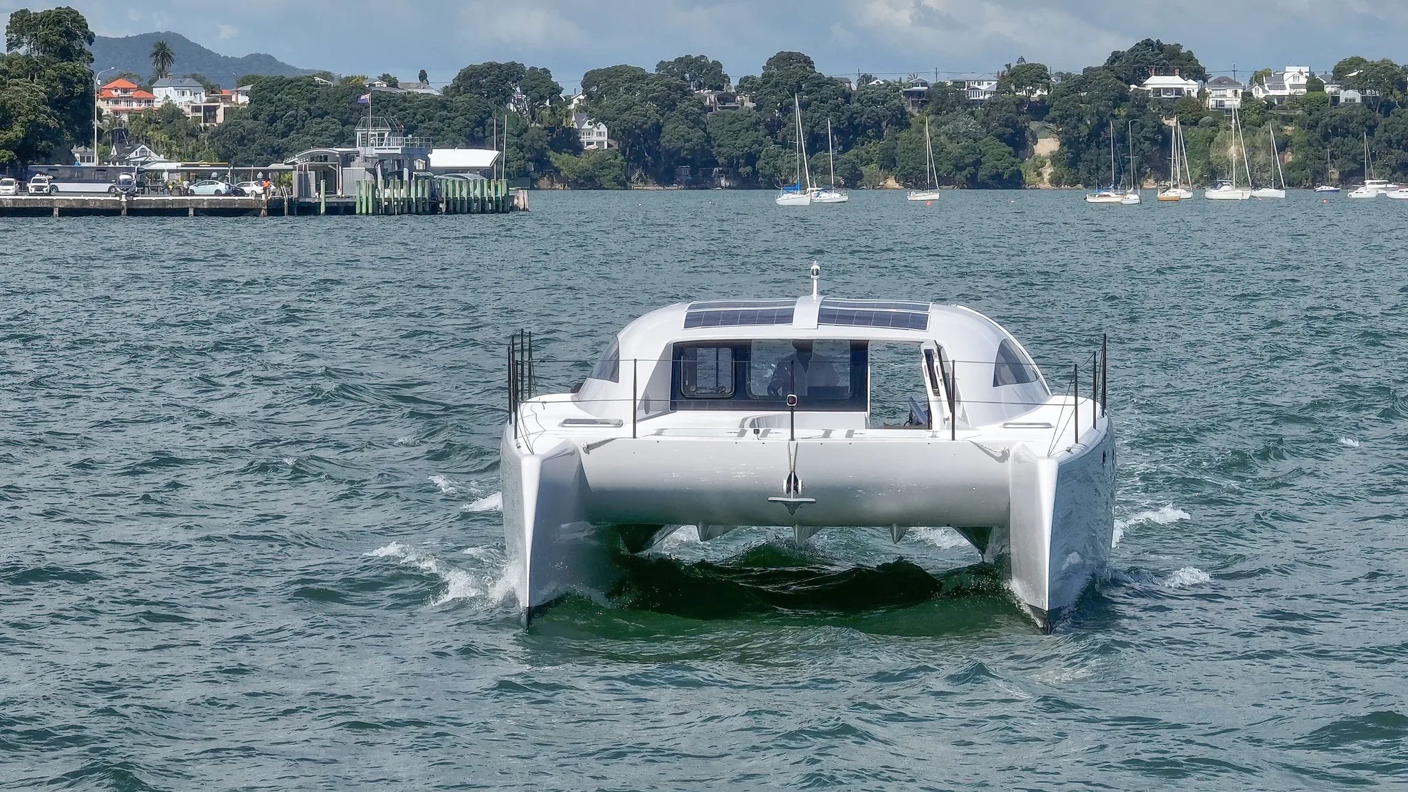 E-40 Power Catamaran — exterior 7