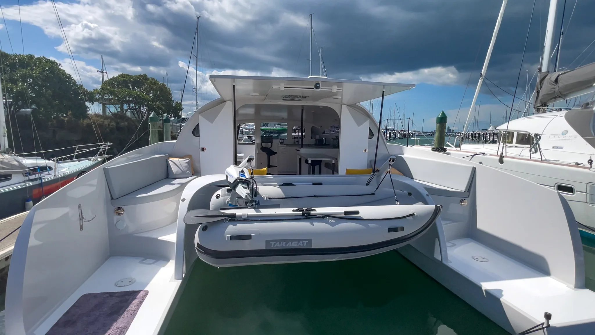 E-40 Power Catamaran — interior 1