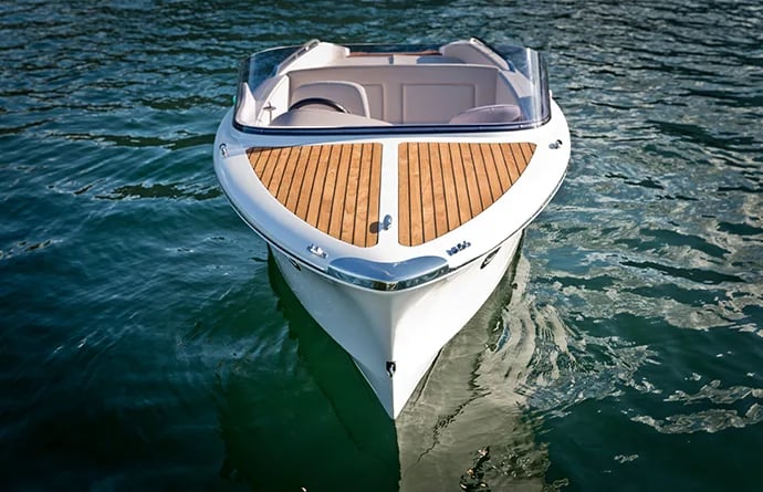 Eclipse 580 — interior 2