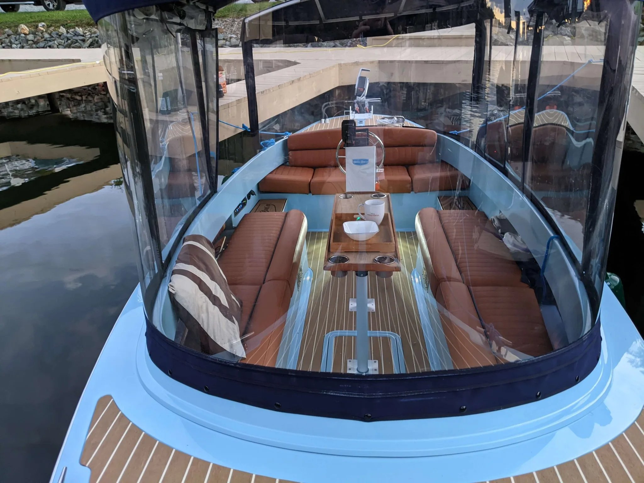 Fantail 217 — interior 2