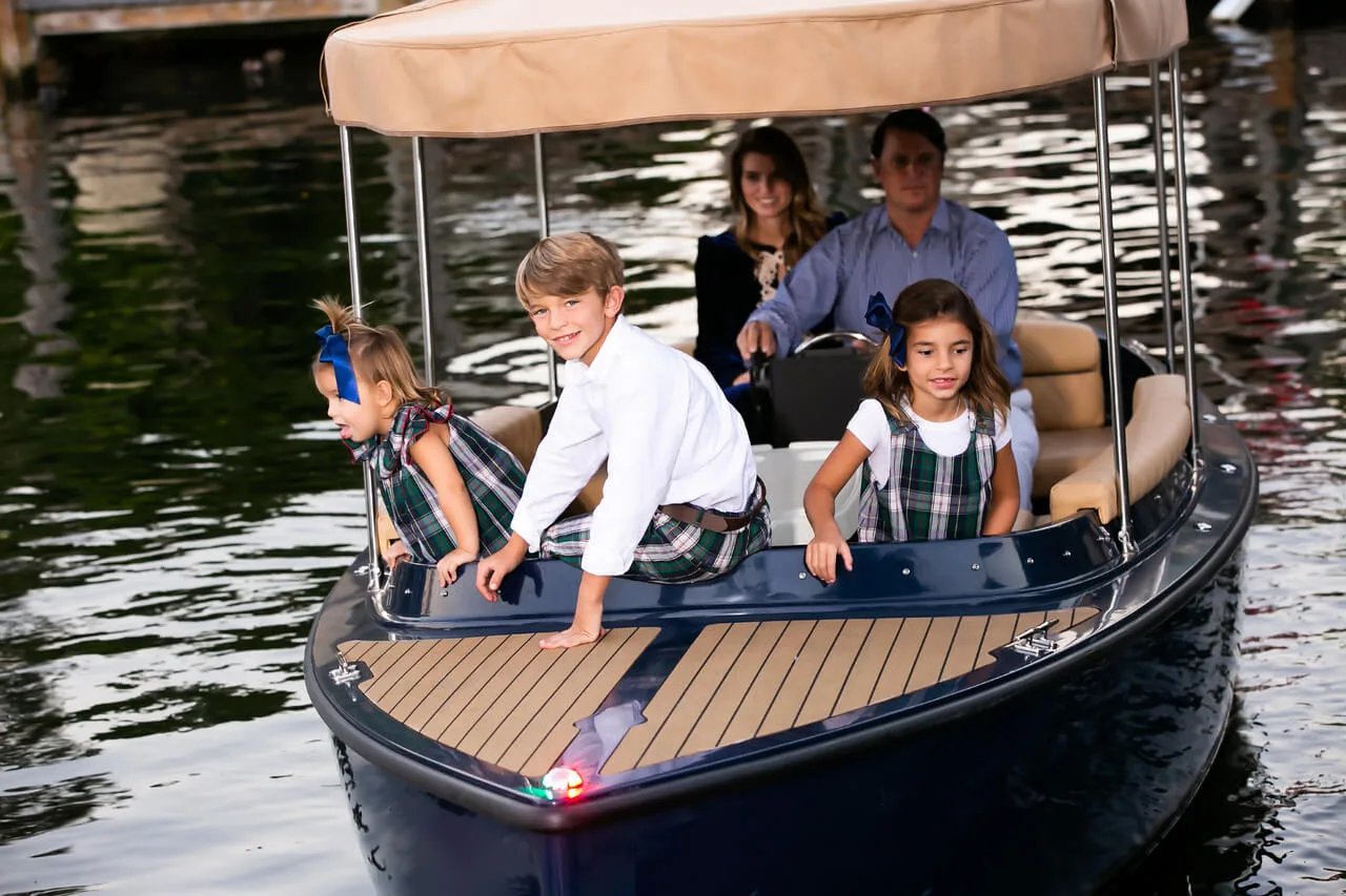 Fantail 217 — exterior 1