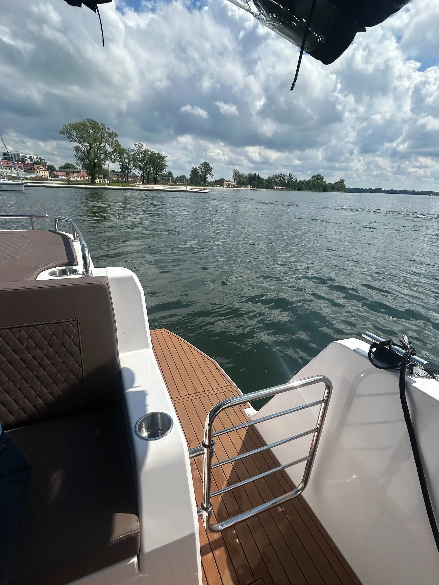 Aft deck, side access gate and bathing platform of the Lamdo eLY30+.