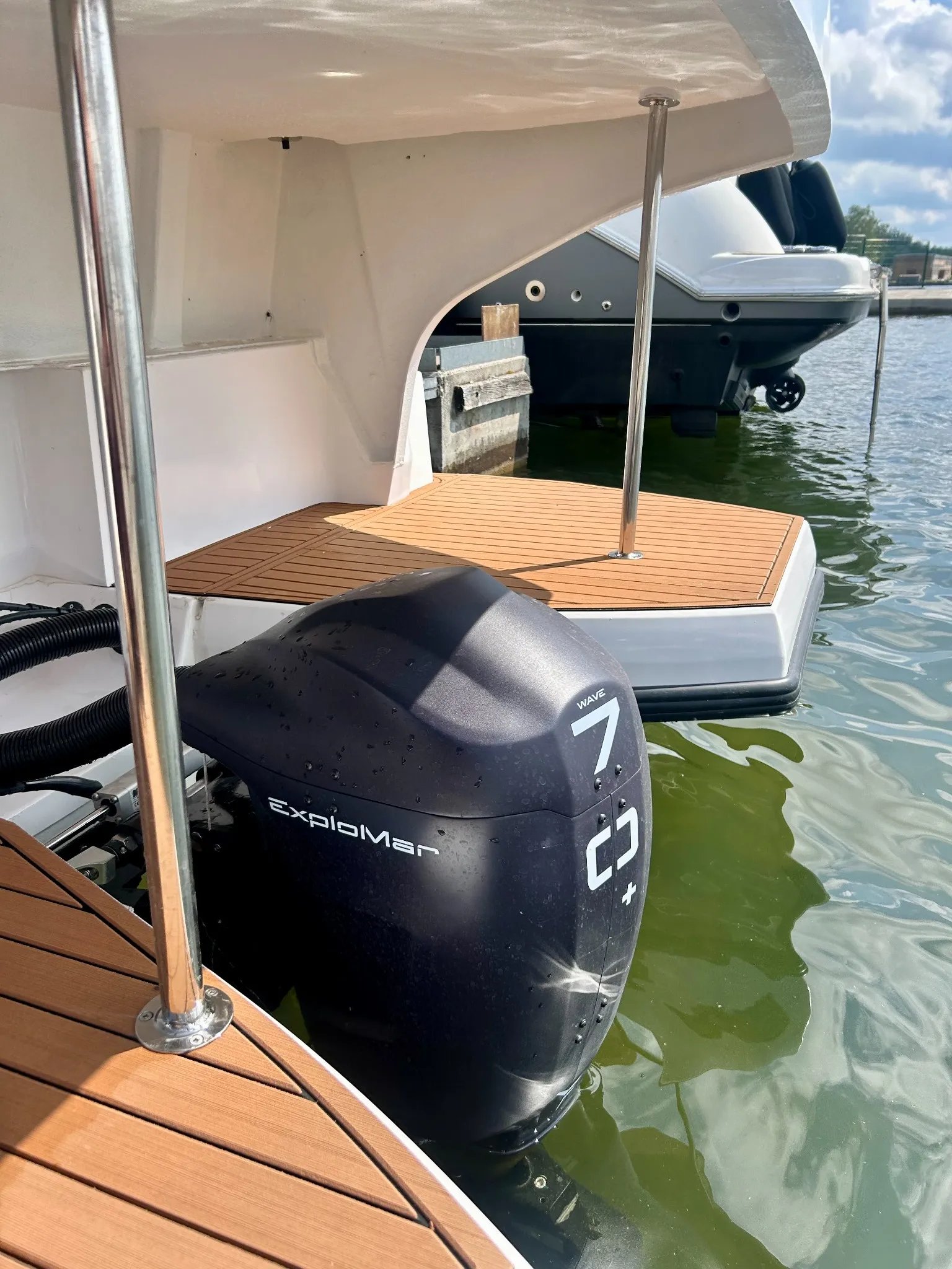 Close-up of the WAVE 70 electric outboard motor installed on the Lamdo eLY30+.