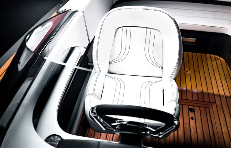 M 800 — interior 1