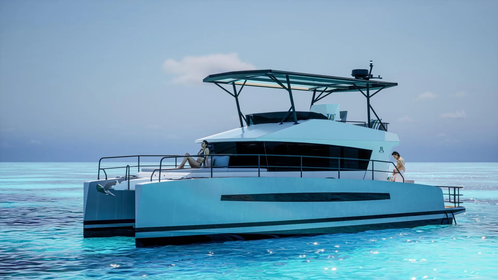 Un bote catamarán blanco con parte superior negra y una mujer sentada en la parte de atrás.