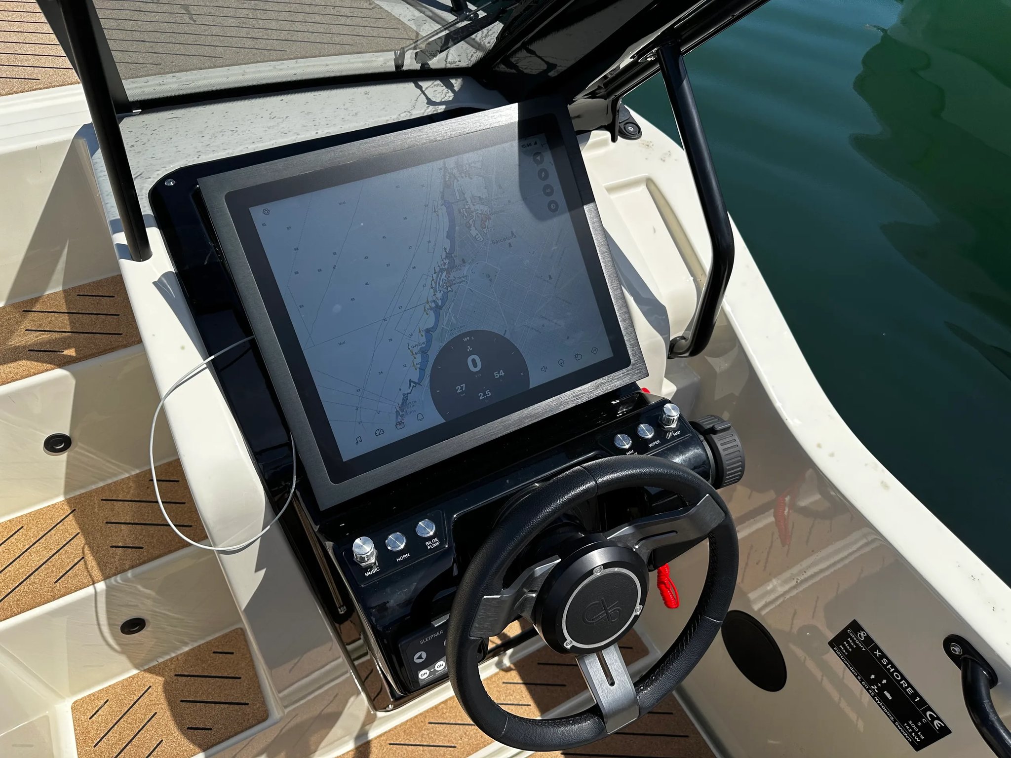 X Shore 1 Open Performance helm with touchscreen, steering wheel and controls