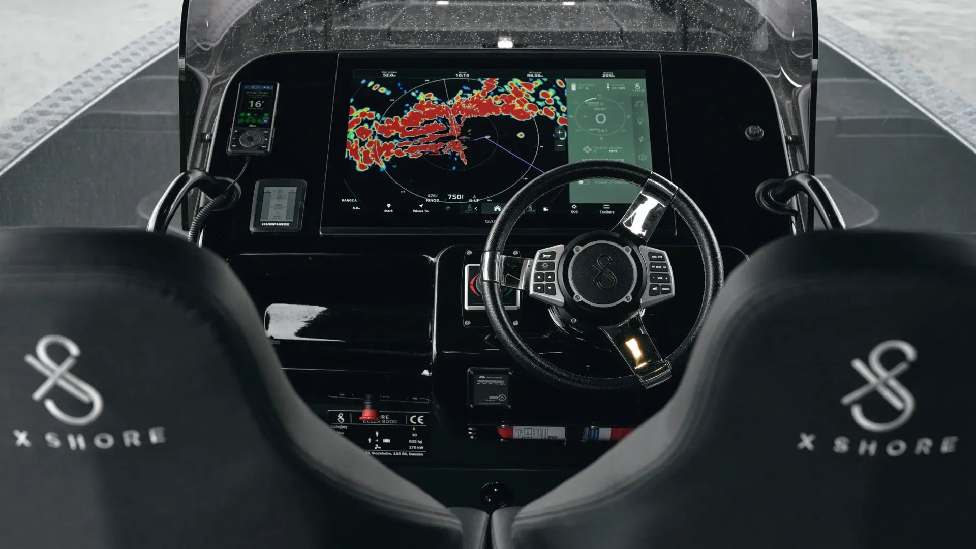 Professional helm of the X Shore PRO with navigation and radar display