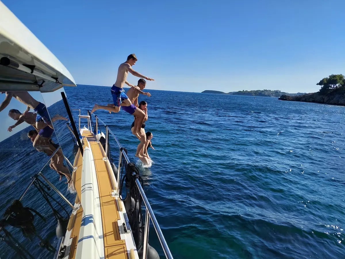 Alquiler de catamarán solar para día en Mallorca, image 3